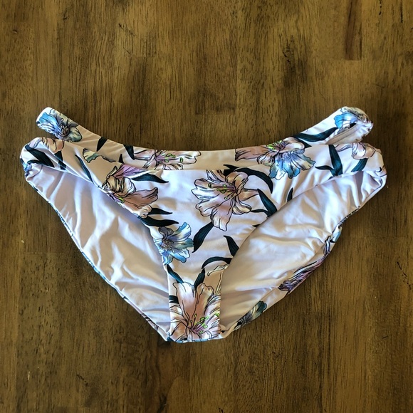 NWT O’Neill Floral Bottoms - Picture 1 of 4